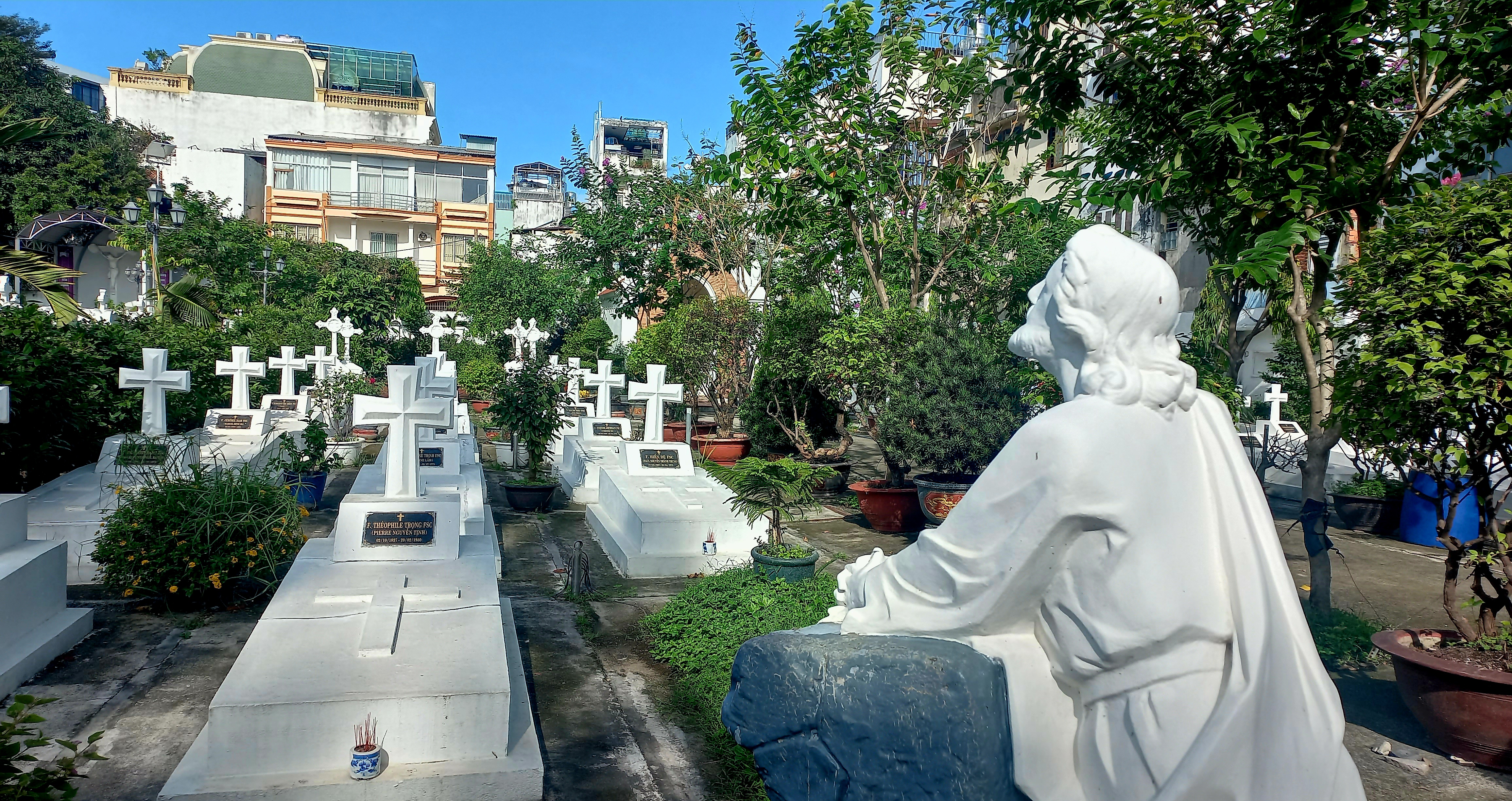 Bên miền quên lãng